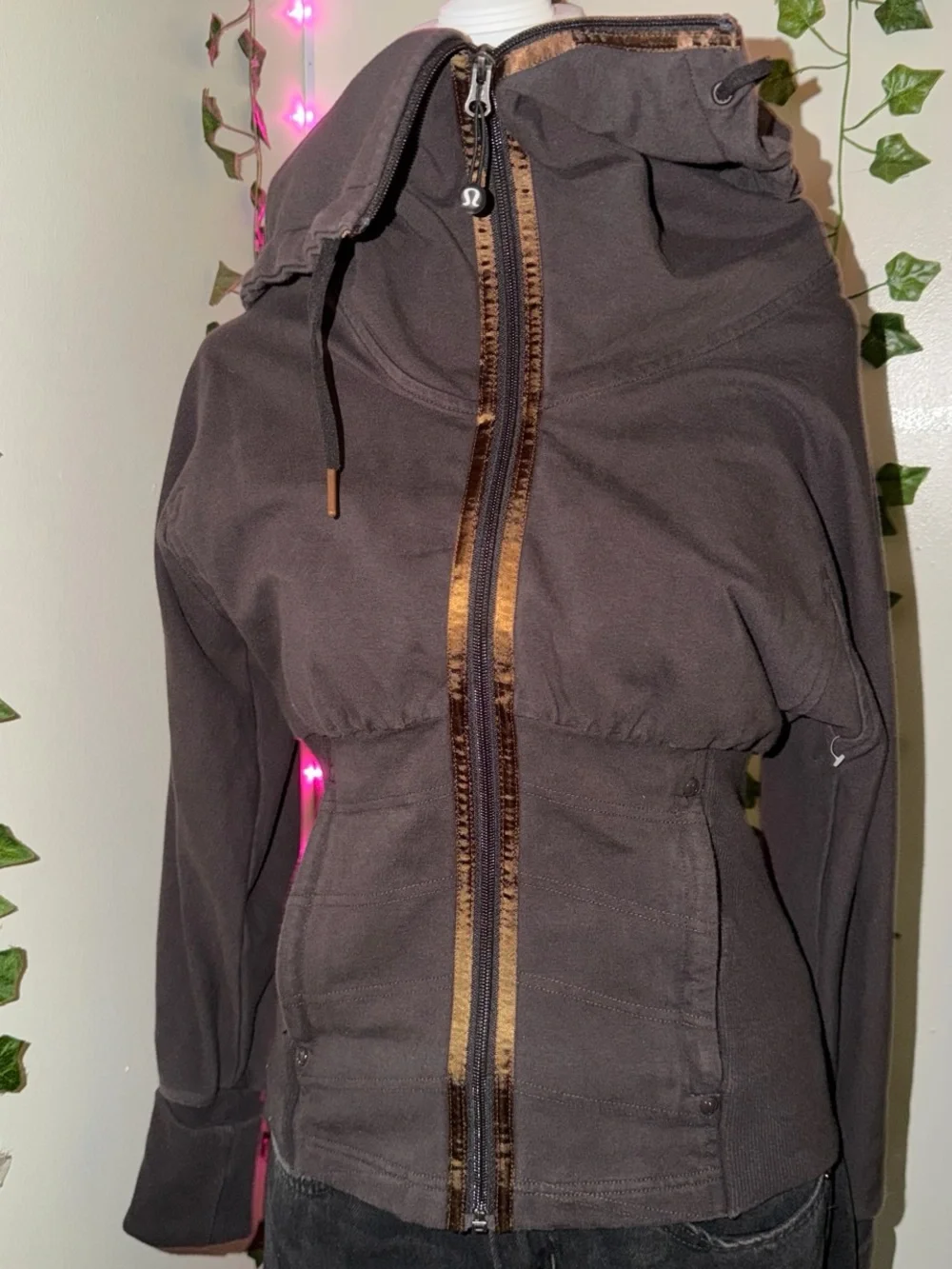 Brown vintage Lululemon scuba